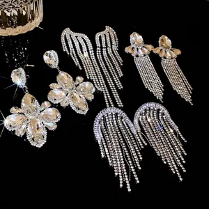 Orecchini Pendenti in Lega di Strass a Goccia d'Acqua Fiore Perno in Argento Lussuosi Orecchini a Nappina Lunga Donna Gioielli