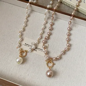 Eleganti collane di perle vintage francesi con chiusura OT dorata e ciondolo grande