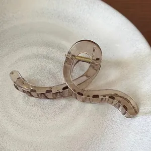 Vintage large brown translucent hair claw clip with twisted design for thick hair