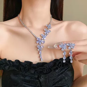 Set di Collana e Orecchini con Pendente a Farfalla Fiore in Zirconia per Donna Matrimonio Festa Eleganti Gioielli in Rame