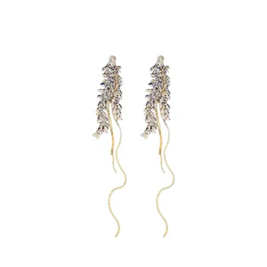 Elegante lange Blatt-Ähren-Ohrringe mit Quasten, Silbernadeln und goldenen Wellenketten.
