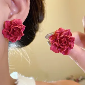 Vintage Sweet Resin Rose Flower Stud Earrings With Silver Earring Post Light Luxury Temperament Jewelry For Women