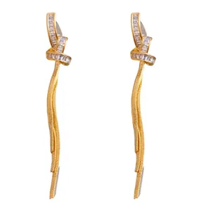 Eleganti orecchini pendenti con nappine in zircone placcato oro 18 carats e nodo