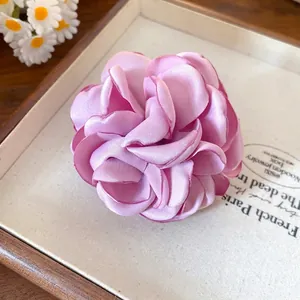 Elegante anello a fiore in seta rosa con romantico design a petali multistrato donna