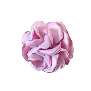 Anello a fiore in seta rosa fatto a mano con petali in raso per uno stile dolce vacanza