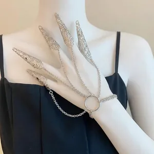 Exquisite hollow pattern claw ring bracelet with delicate silver chains for women