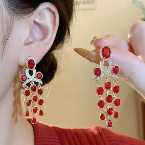 Boucles d'Oreilles Clous Gland en Zirconia Rouge Style Palais Vintage Avec Tige en Argent Sterling 925 Ovale Médiéval Cuivre Plaqué Or Femme