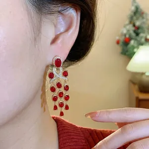 Boucles d'oreilles pendantes vintage avec pierres de zircone rouge de luxe pour femme.