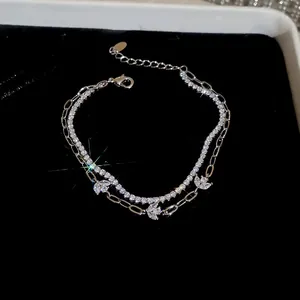 Elegante dubbellaagse zilveren armband met sprankelende zirkonia bloembedels voor dames
