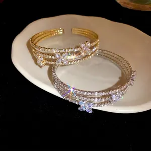 Lussuoso Bracciale Rigido Aperto in Rame con Zirconia per Donna Design di Nicchia 3 Strati Strass Farfalla Placcato Oro Argento