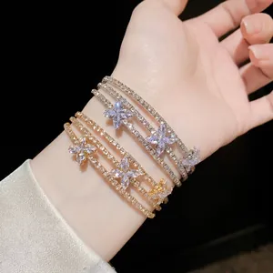 Set di bracciali aperti di lusso con fiori di zircone e strass scintillanti per signora.