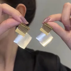 Orecchini a Bottone Rombo Geometrici Oro Argento per Donna Placcato Oro Vero Spazzolato Con Perno in Argento Sterling 925