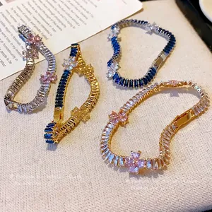 Luxuriöse Zirkon-Blumenarmbänder im koreanischen Stil in Gold- und Silberfarben für Damen
