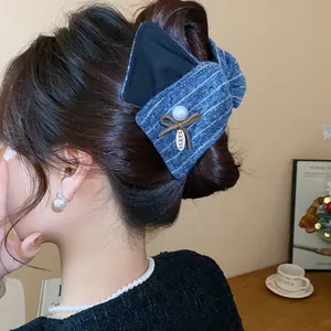 Grande pince à cheveux élégante en tissu bleu à rayures avec un nœud chic de luxe