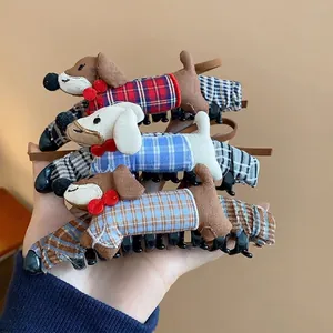 Pinzas de pelo de perro salchicha de tela hechas a mano con cuadros y lazos rojos