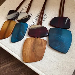 Retro irregular resin geometric pendant necklaces with marbled patterns, minimalist jewelry