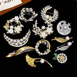 Broches Élégantes en Alliage Perle Artificielle Strass pour Femmes Plaqué Or Argent Fleur Papillon Bijoux de Mode de Luxe
