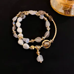 Elegante pulsera multicapa de lujo francés con perlas irregulares y cuentas de cristal