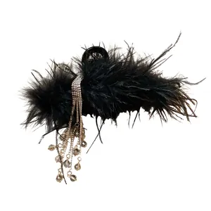 Pince à cheveux élégante en plumes noires ornée de glands en strass et de perles