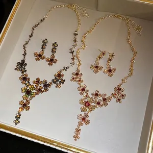 Vintage Hofstil Legierung Strass Blume Anhänger Halskette Ohrringe Schmuck Set Für Damen Eleganter Leichter Luxus Party Schmuck
