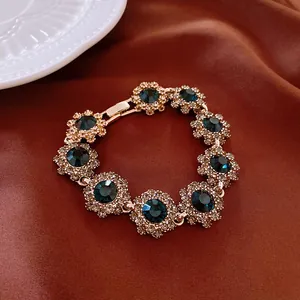 Pulsera vintage de estilo palaciego con cristales azul oscuro y acabado dorado