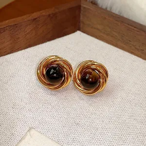 Orecchini a lobo vintage con pietra occhio di tigre e design a spirale placcato in oro