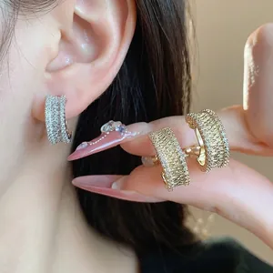 Élégantes boucles d'oreilles clips en zircon plaqué or 18 carats sans perçage