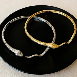 Luxury Alloy Snake Choker Necklace With Green Rhinestone Eyes For Women Cool Minimalist Animal Scale Textured Adjustable Neck Ring Jewelry