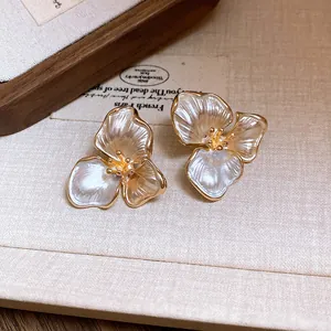 Elegant French vintage three-petal flower stud earrings with pearlescent finish