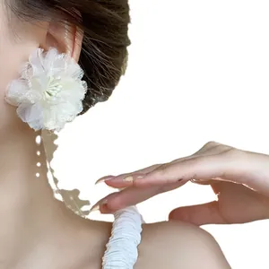 Eleganti orecchini a lobo a fiore in rete color crema con perni in argento, stile coreano.