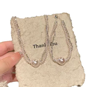 Französisches zweilagiges Perlenhalsketten-Set mit eleganter Fokusperle im Vintage-Stil