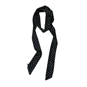 Klassieke zwart-witte polkadot stoffen sjaal voor dames stijlvol modeaccessoire
