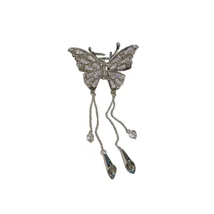 Silberne Schmetterling-Haarklammer mit Strasssteinen und Quastenketten