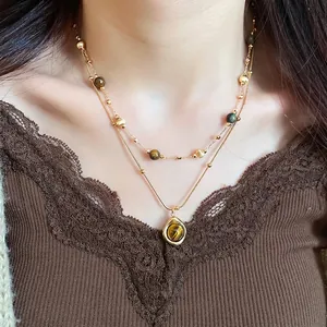 Collar de capas vintage con cuentas de ojo de tigre y elegante colgante de gota.