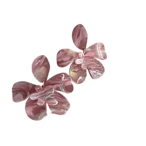 Elegant vintage pink marbled resin flower stud earrings featuring a chic floral design