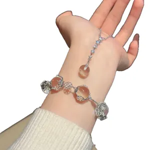 Luxuriöses Schmuckset mit Zirkon-Schneeflocken und rosa Glasperlen Armband und Kette
