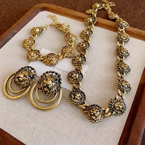 Set Gioielli Vintage Testa di Leone Patchwork Oro Antico Lega Collana Bracciale Orecchini per Donna Accessorio Retro