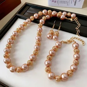 Ensemble collier bracelet et boucles d'oreilles en perles vintage français