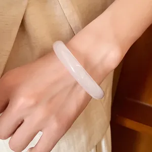 Minimalist Neo-Chinese white resin bangle bracelet for women, elegant fashion jewelry accessory