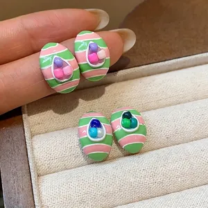 Orecchini a lobo geometrici colorati in stile dopamina con motivo a righe e perline