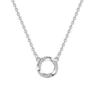 Elegante collana in acciaio al titanio con cerchio di Mobius e pavé di zirconi luminosi