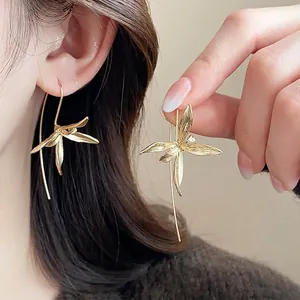Orecchini a Gancio Retro Fiore di Iris per Donna Lega Oro Argento Opaco Floreale Orecchini Pendenti Moda Gioielleria Regalo