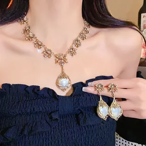 Vintage Gold Ton Blume Anhänger Halskette Ohrringe Künstliche Perle Strass Accessoires Für Damen Luxus Retro Stil Schmuck