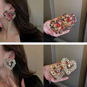 Orecchini cuore bohémien con strass e centro a forma di goccia in oro