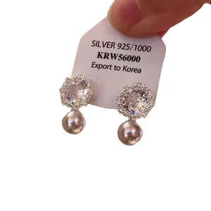 Eleganti orecchini a lobo in argento 925 con fiori in zircone e gocce di perle fini