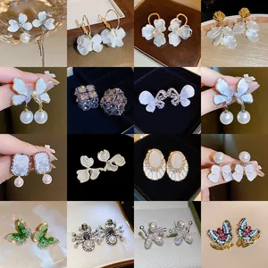Boucles d'Oreilles Clous Géométriques en Alliage Zirconia de Luxe Avec Tige en Argent Sterling 925 Or Argent Strass Papillon Fleur Boucles d'Oreilles Pendantes pour Femmes Bijoux de Mode