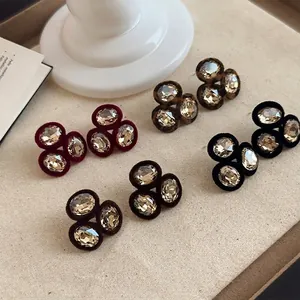 Boucles d'Oreilles Clous Géométriques Rétro en Flocage pour Femmes Luxe Léger Strass avec Tige en Argent Bijoux de Mode