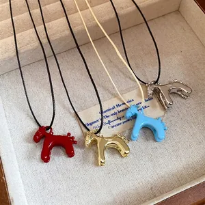 Collier Pendentif Cheval en Alliage d'Émail Vintage Longue Chaîne de Pull Design Unique Bijoux de Mode pour Femmes