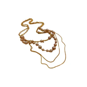 Elegante collar de cadena dorada de varias capas vintage con perlas de vidrio pulido