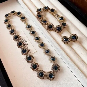 Vintage Schmuckset mit blauen Kristallblumen Halskette Armband und Ohrringen in Gold